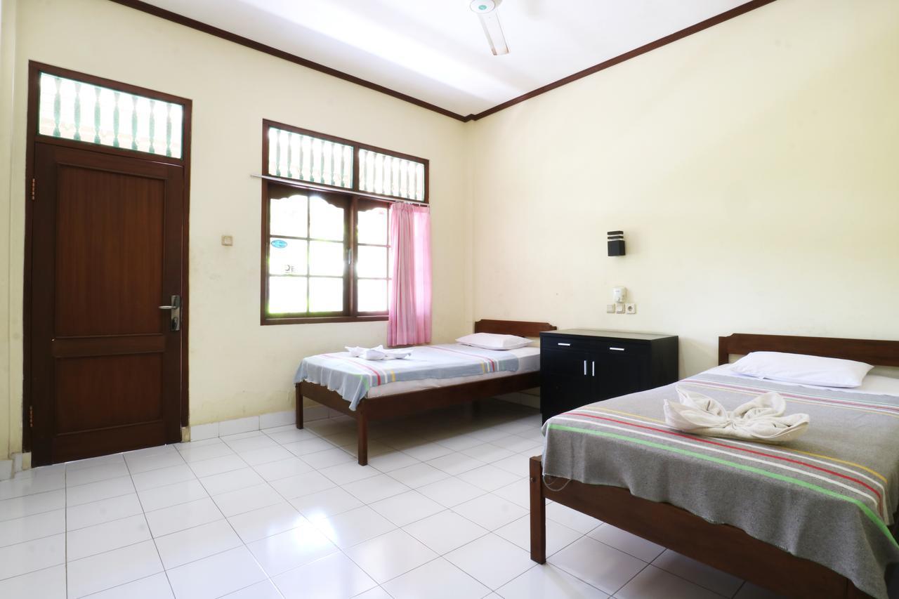 Mekar Jaya Bungalows Kuta  Exterior photo