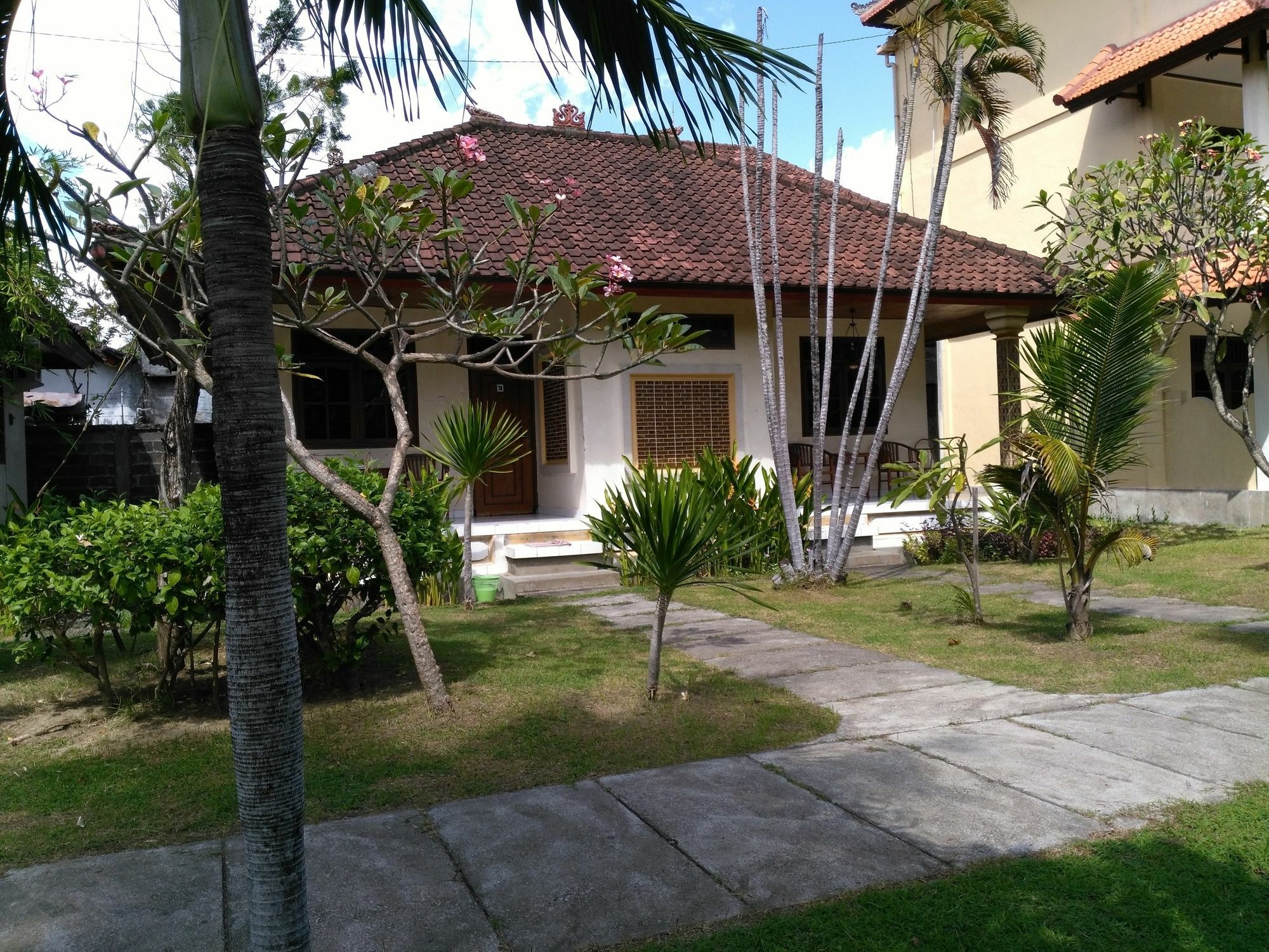 Mekar Jaya Bungalows Kuta  Exterior photo